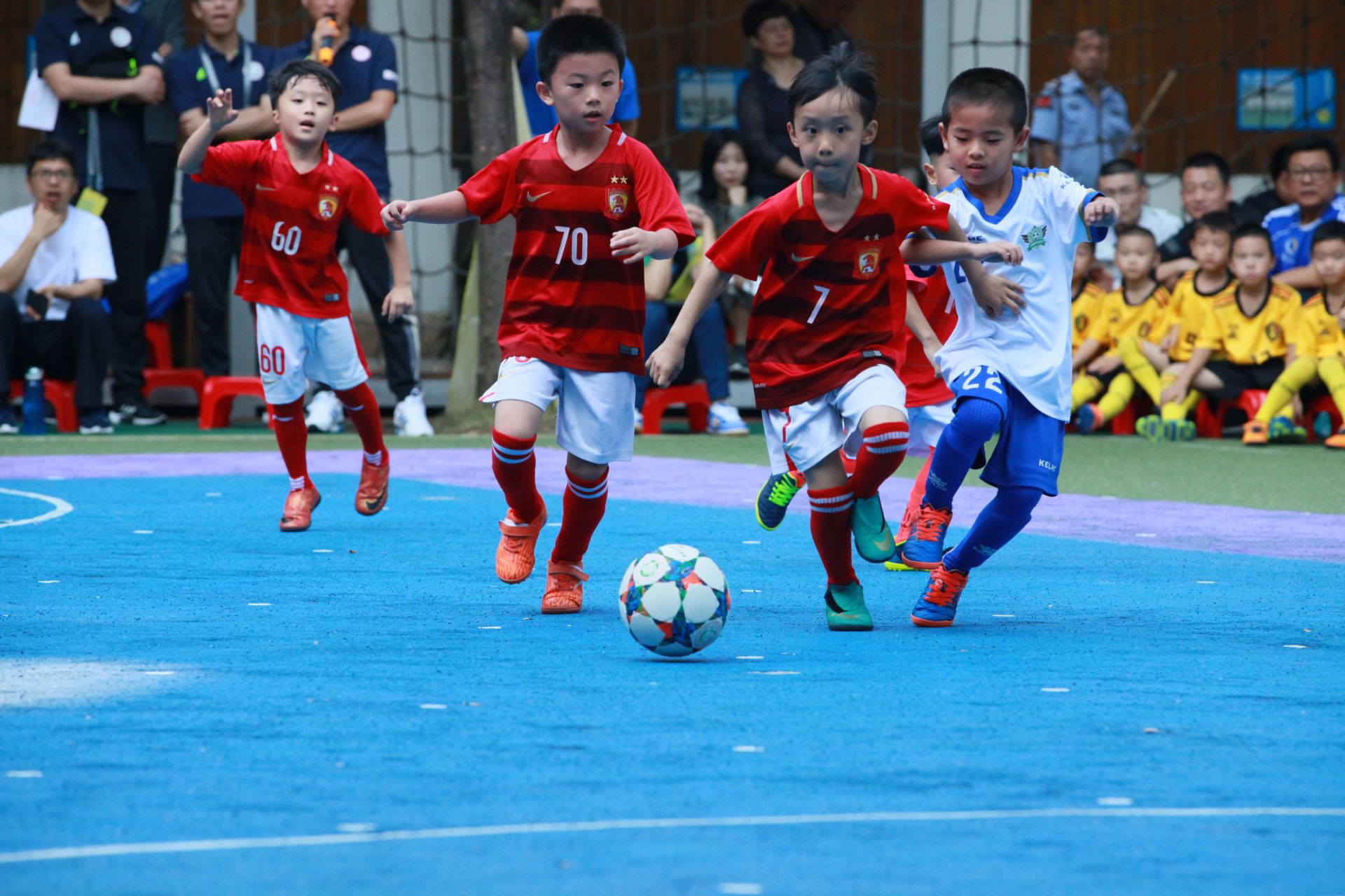 图片报：米兰对金玟哉感兴趣，在今夏就曾观察过他（图片报：米兰有意金玟哉，今夏已派人考察）