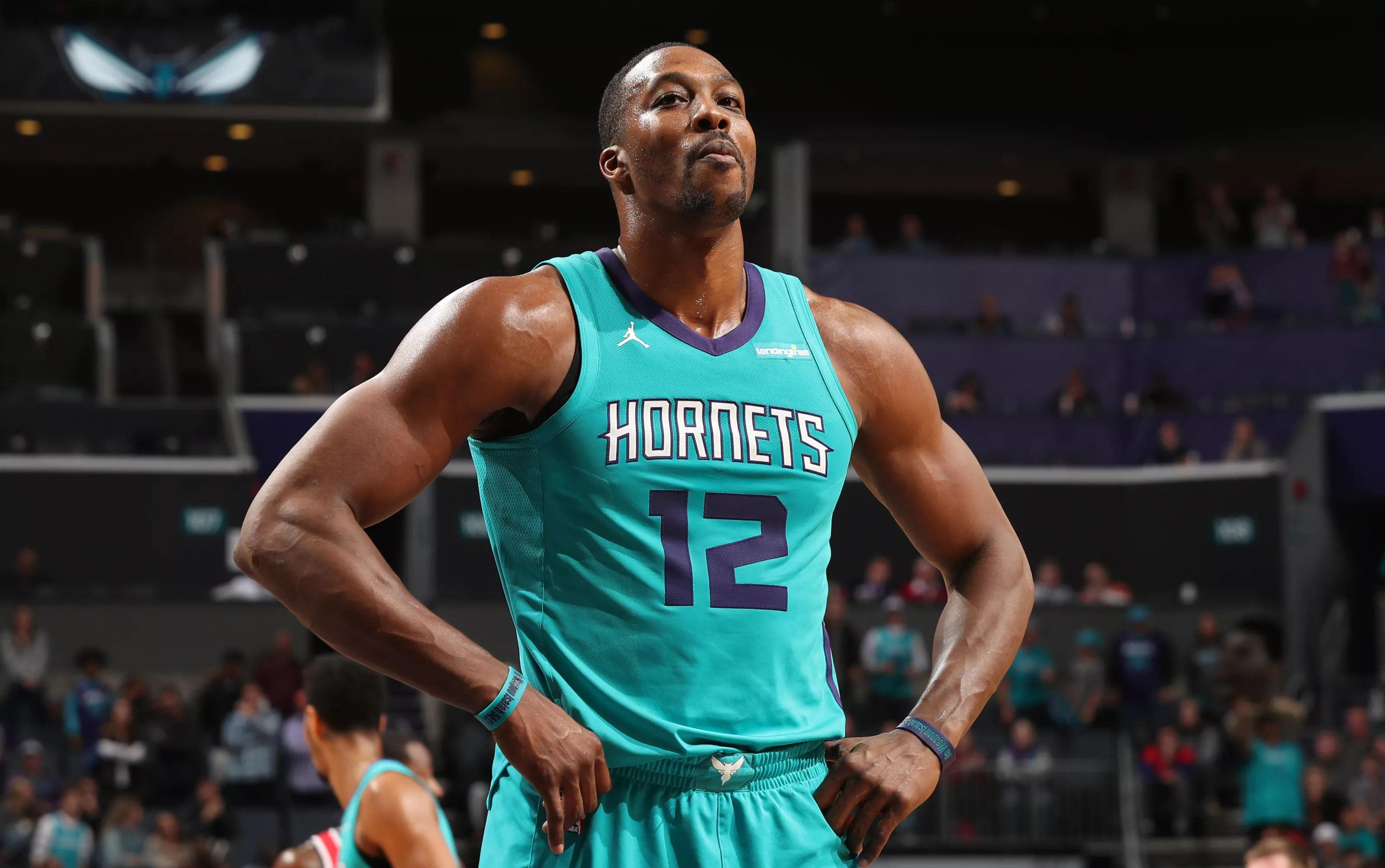 欧文突破防守造成杀伤球成功（欧文强突撕裂防线，造犯规并打成）