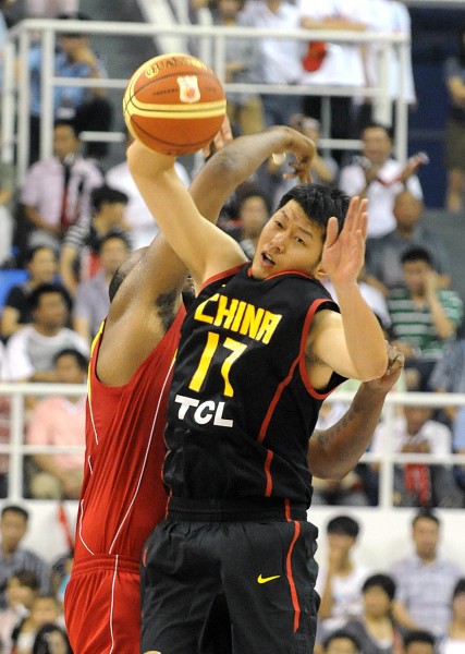 黄蜂官方：三球左脚踝酸痛，本场比赛不会回归（黄蜂官宣：拉梅洛-鲍尔左脚踝酸痛，本场余下时间缺阵）