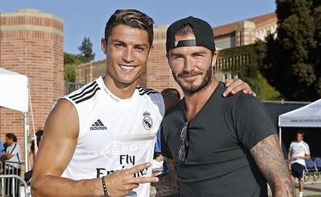 英超焦点战：利物浦主场迎战热刺,（英超重磅对决：利物浦坐镇安菲尔德迎战热刺）