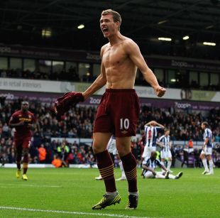 利物浦球员国家队战报：罗伯逊90场里程碑率队进军世界杯（利物浦国脚战报：罗伯逊第90次出场达成里程碑，率苏格兰直通世界杯）