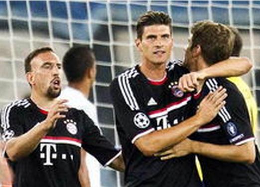 弗兰克：我不认为西蒙斯犯规是红牌，第二个失球也是重大误判（弗兰克直言西蒙斯犯规不应吃红，第二个失球亦为严重误判）