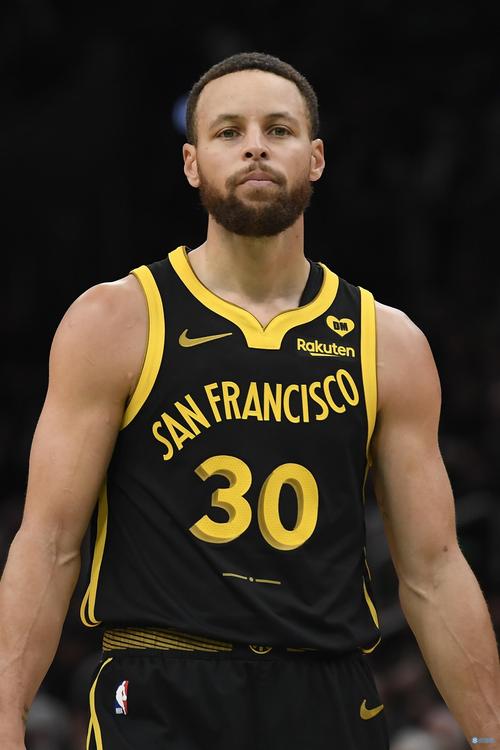 记者：阿坎吉因流感缺席训练，球员身体状况将于明日进行评估（记者：阿坎吉因流感缺席训练，身体状态将于明日评估）