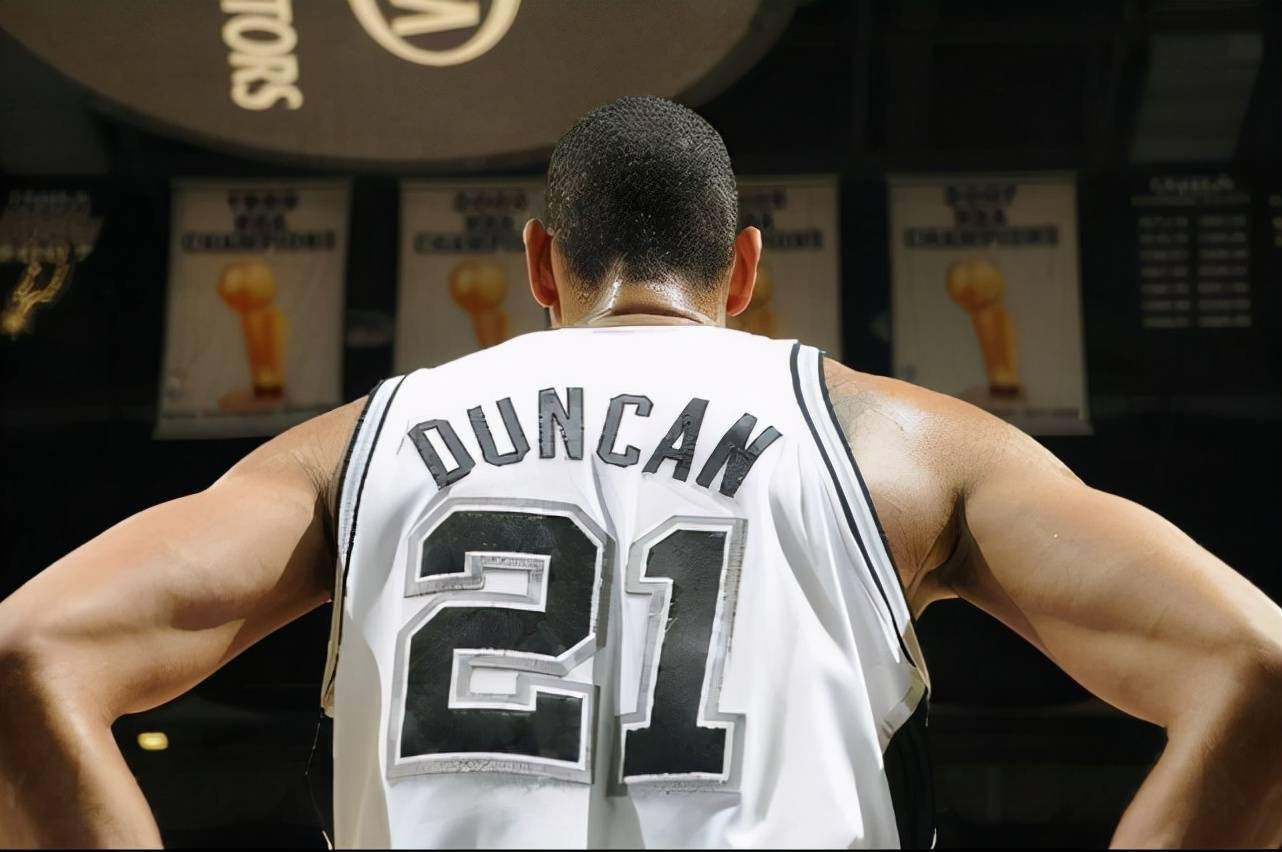 半场战报：汉堡0-1云达不莱梅，斯特奇破门（半场速递：汉堡暂0-1落后云达不莱梅，斯特奇打破僵局）